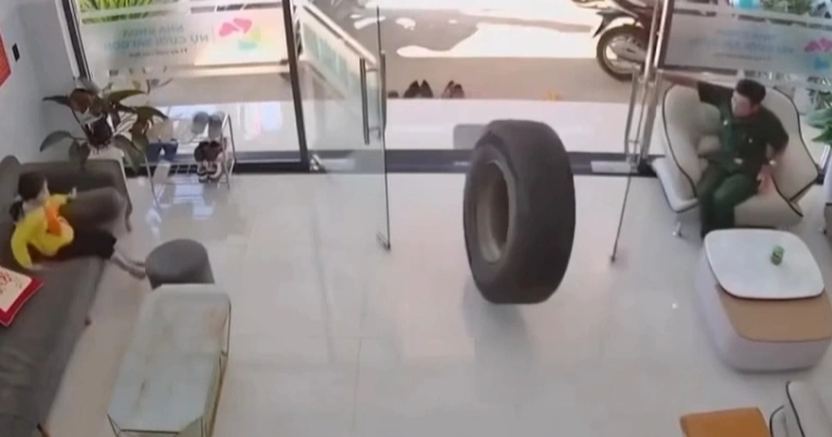 Bánh xe tải bất ngờ "đi lạc" vào phòng khám nha khoa ở Đắk Nông