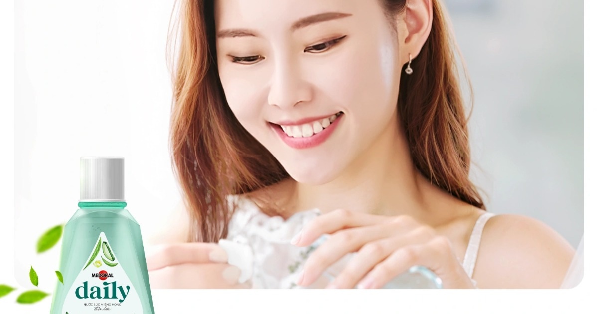 Bảo vệ sức khỏe với nước súc miệng, họng thảo dược Medoral Daily