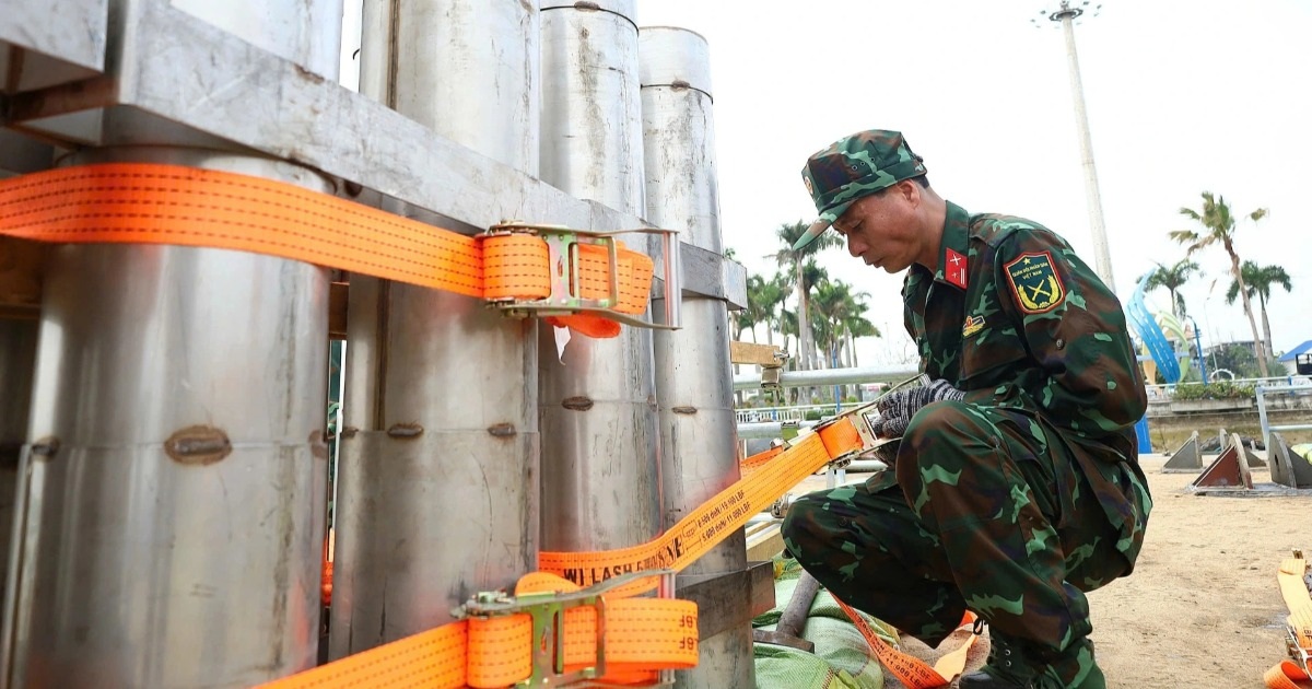 Bên trong trận địa pháo hoa Cần Thơ trước giờ khai hỏa