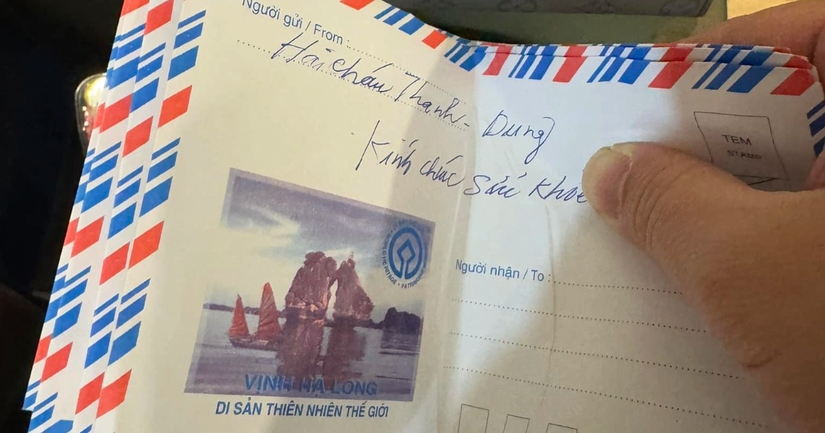 Bỏ quên 5 phong bì nguyên tiền bên trong và cái kết ấm lòng ngày cuối năm