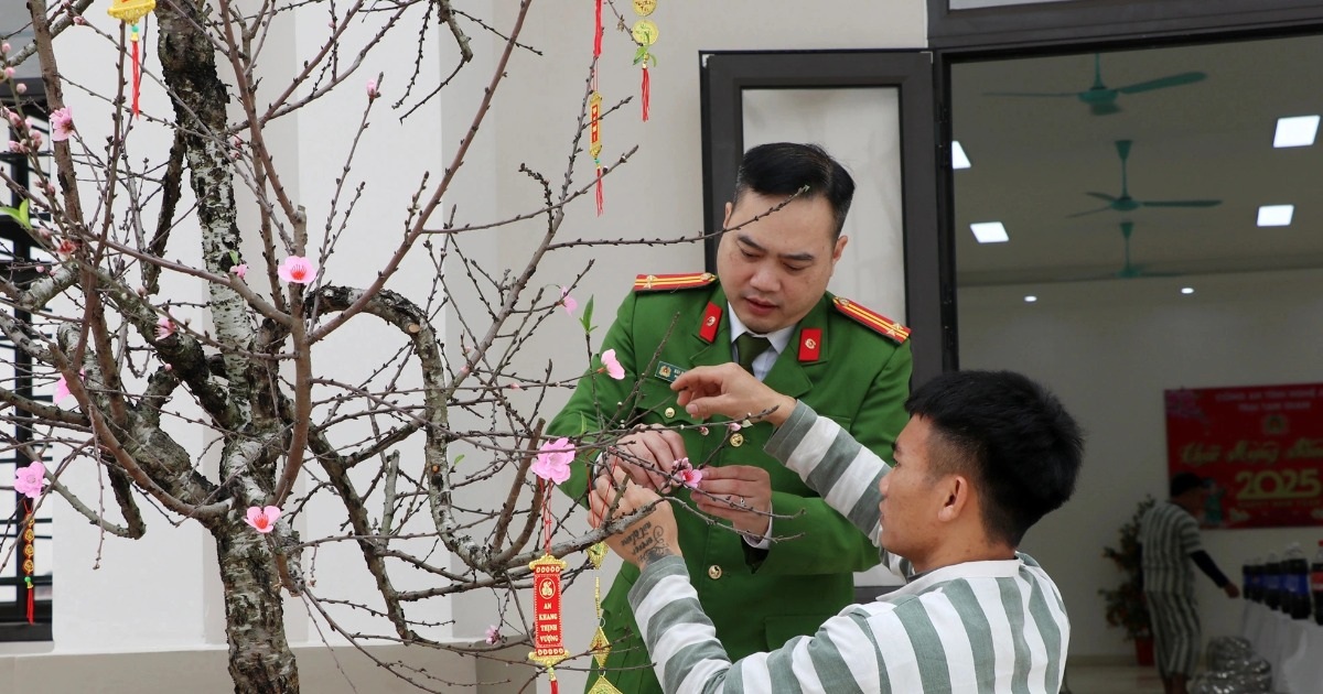 Bữa cơm tất niên sớm, thắp hi vọng hoàn lương của những người lầm lỗi