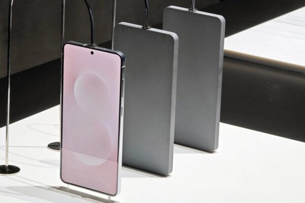 Galaxy S25 Edge: Chiếc Điện Thoại Siêu Mỏng Đầy Ấn Tượng Cận cảnh Galaxy S25 Edge - Chiếc điện thoại siêu mỏng của Samsung