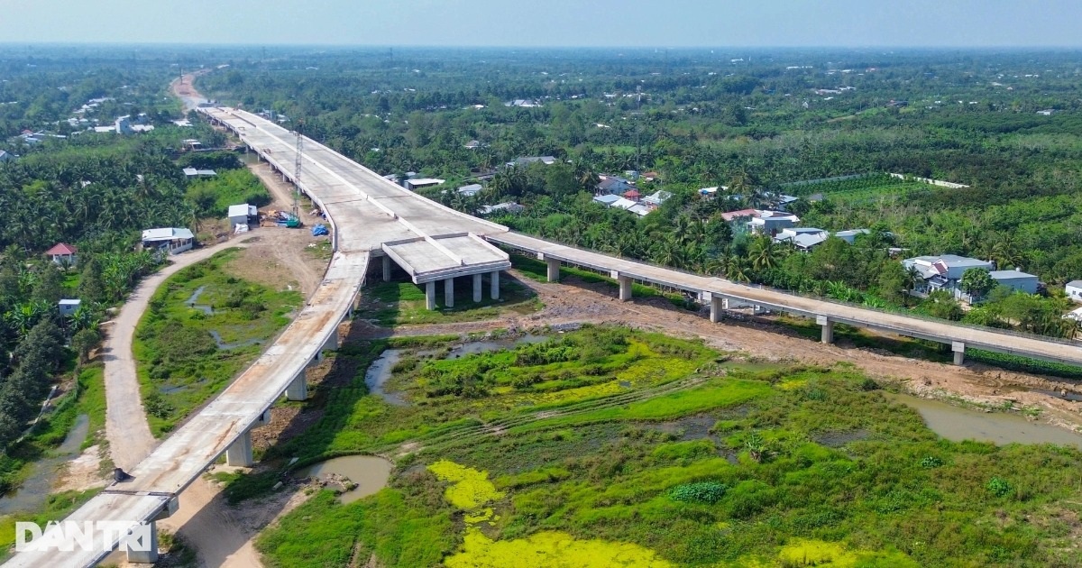 Cao tốc trục dọc ở miền Tây thi công xuyên Tết Ất Tỵ