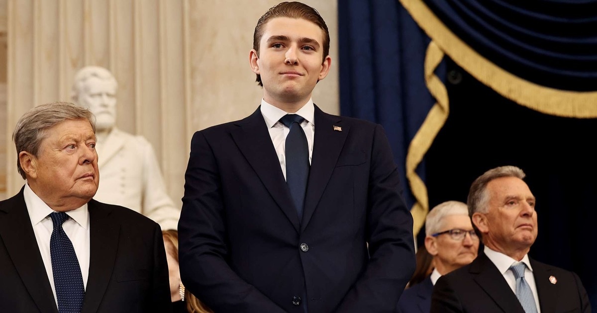 Cậu út của Tổng thống Donald Trump gây chú ý với diện mạo điển trai