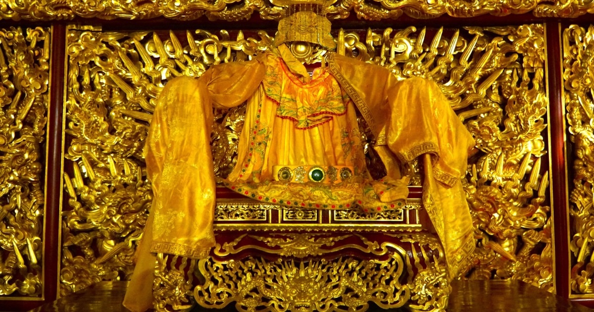 Chiêm ngưỡng long sàng và ngai Vua dát vàng ở xứ Thanh