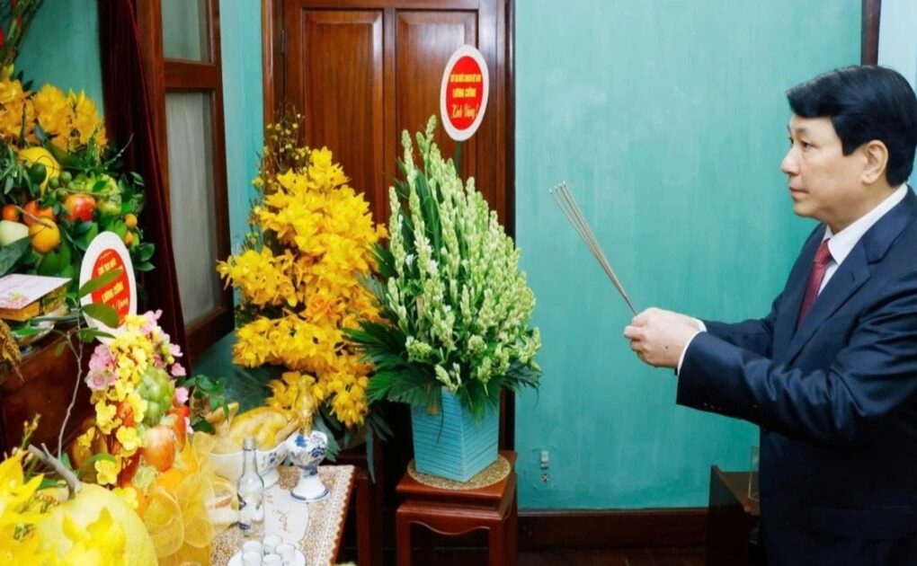 Chủ tịch nước dâng hương tưởng niệm Chủ tịch Hồ Chí Minh ngày đầu xuân mới