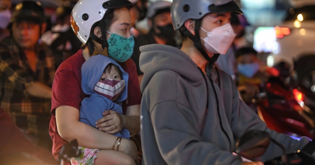 Cửa ngõ TPHCM, sân bay Tân Sơn Nhất kẹt cứng khi người dân về quê nghỉ Tết