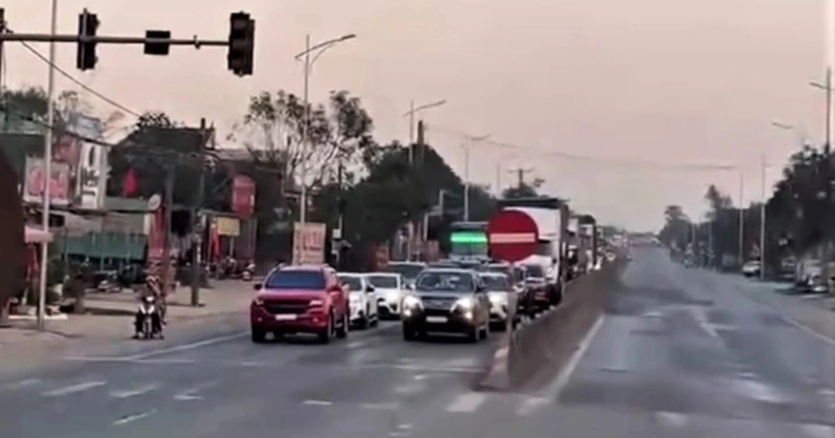 Đèn tín hiệu ngưng hoạt động do mất điện, dòng phương tiện "đứng hình"