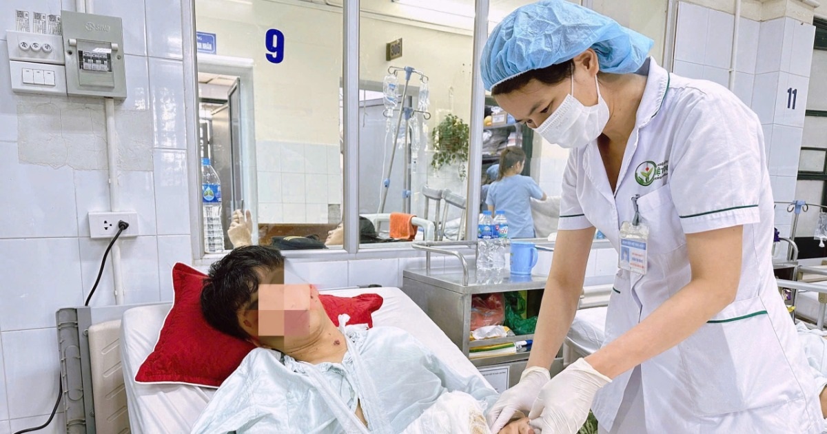 Giáp Tết, nam sinh 16 tuổi cụt nhiều ngón tay vì pháo tự chế