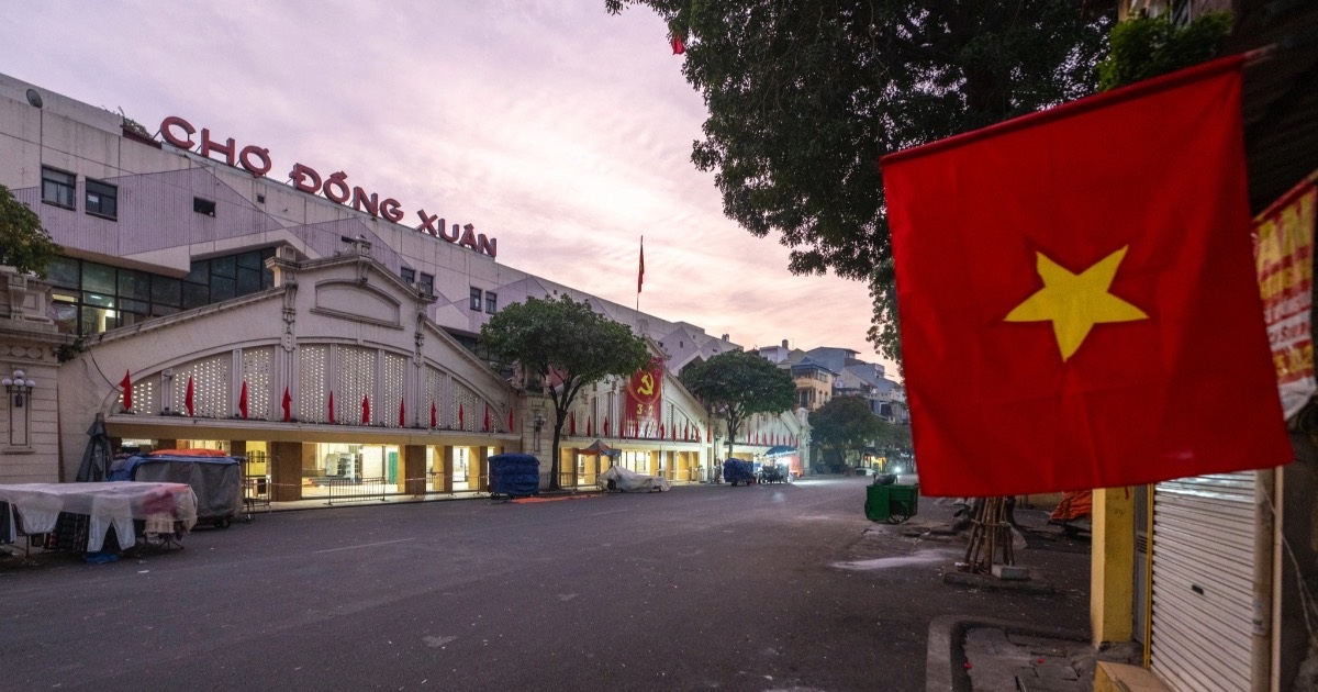 Hà Nội bình yên, tĩnh lặng buổi sớm mùng 1 Tết Ất Tỵ