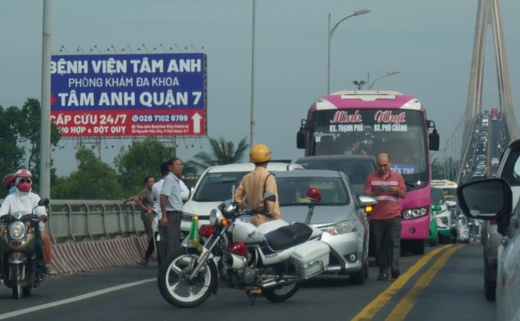 Kẹt xe 5km ngày mùng 2 Tết, BOT Rạch Miễu xả trạm 9 lần