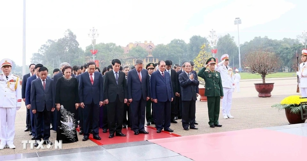 Lãnh đạo Đảng, Nhà nước vào Lăng viếng Bác nhân dịp Tết Nguyên đán Ất Tỵ 2025