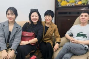 MC Thảo Vân đến thăm NSND Công Lý ngày giáp Tết