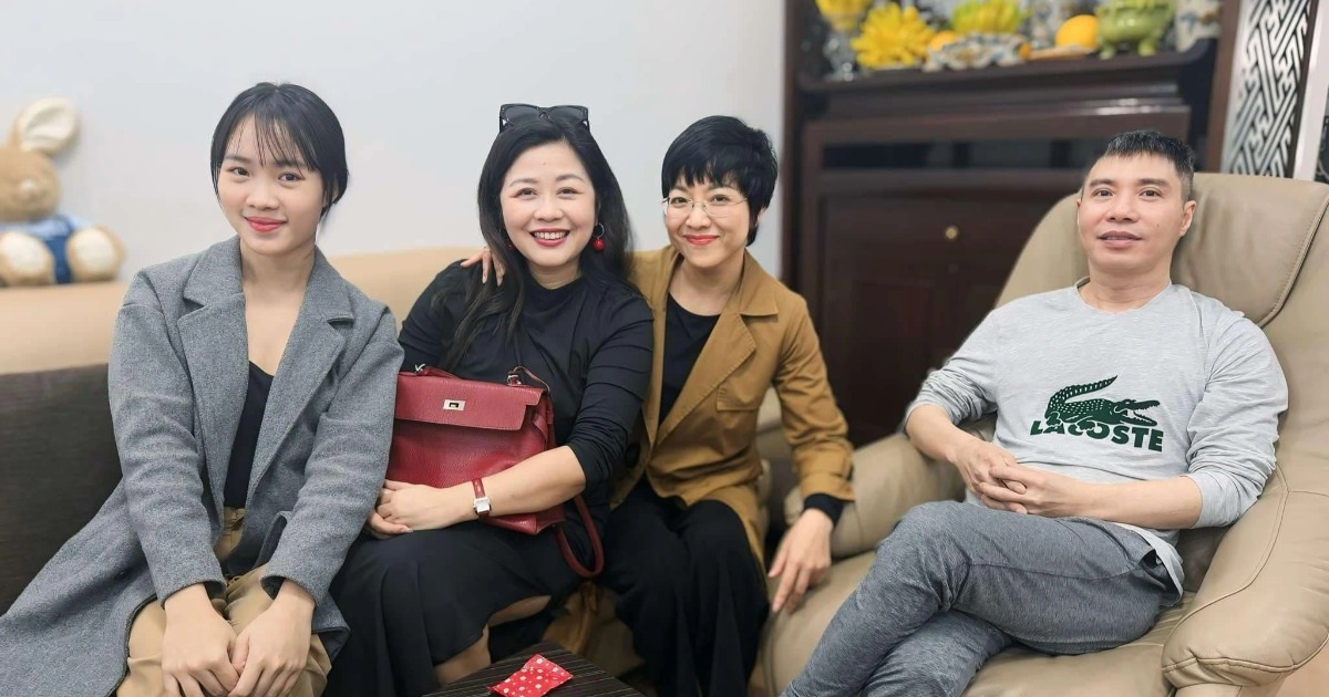 MC Thảo Vân đến thăm NSND Công Lý ngày giáp Tết