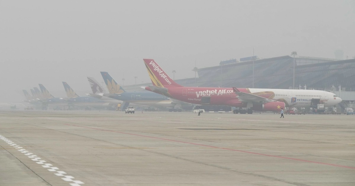 Miền Bắc sương mù dày đặc, nhiều chuyến bay phải chuyển hướng hạ cánh