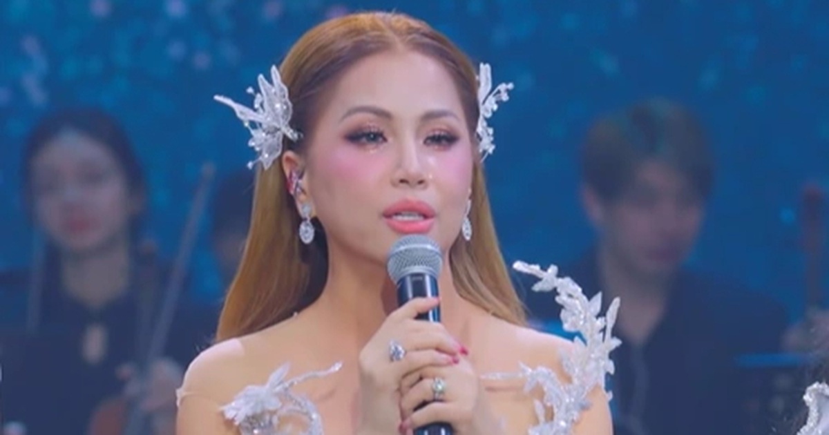 Minh Tuyết bật khóc, nói xin lỗi và cảm ơn tại chung kết "Chị đẹp đạp gió"