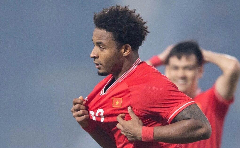 Nguyễn Xuân Son nhận thưởng cao nhất tuyển Việt Nam sau AFF Cup