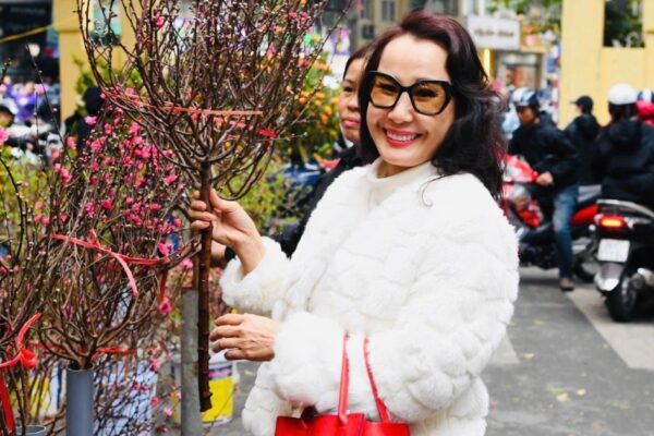 Nhạc sĩ Giáng Son: Tết Hà Nội và Hành Trình 40 Năm Âm Nhạc Nhạc sĩ Giáng Son: "Giao thừa phải lên bờ hồ mới là Tết Hà Nội"