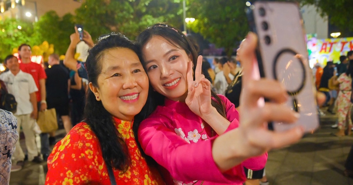 Nhân dân cả nước hân hoan chờ đón năm mới Ất Tỵ 2025