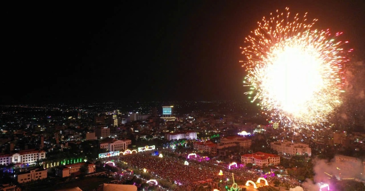 Nhiều địa phương bắn pháo hoa sớm đón Giao thừa