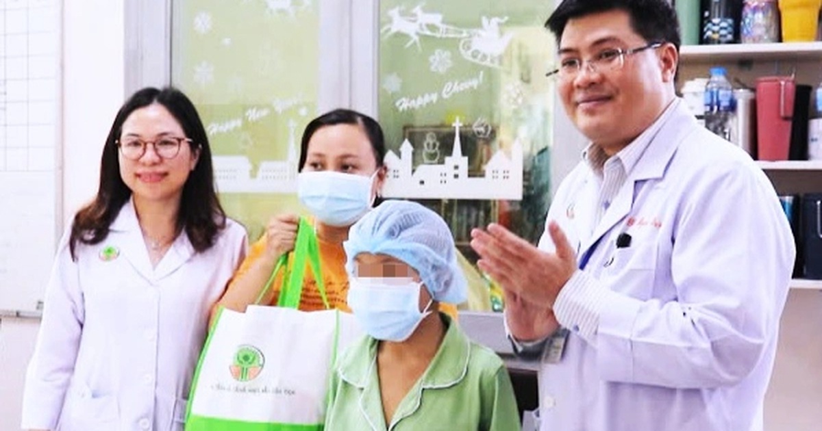 Niềm vui cuối năm của bé trai "hồi sinh" nhờ thận của người hiến chết não