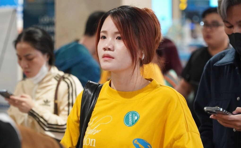 Sân bay Tân Sơn Nhất đông nghịt người về quê ăn Tết trong ngày ông Táo