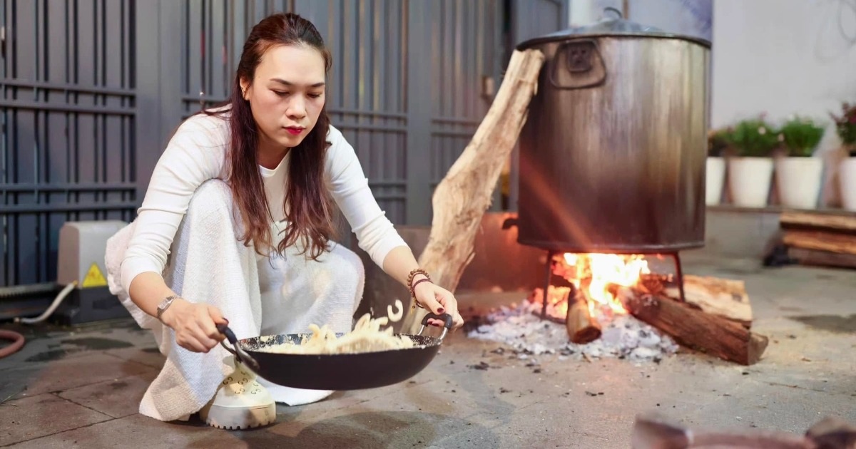 Sao Việt đón Tết Ất Tỵ: Mỹ Tâm nấu mâm cỗ, Đàm Thu Trang sum vầy gia đình