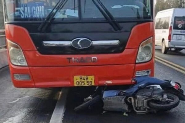 Kecelakaan di Jembatan Rạch Miễu: Seorang Wanita Meninggal, Macet Parah Terjadi Tai nạn trên cầu Rạch Miễu, một phụ nữ tử vong