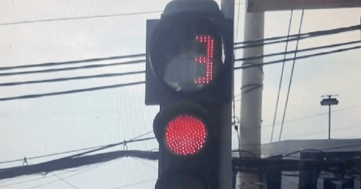 Tài xế vi phạm ở nơi đèn giao thông chập chờn có bị xử phạt?