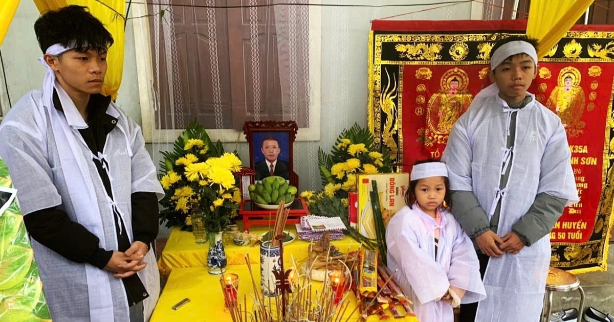 Tang tóc nơi gia đình các công nhân gặp nạn tại nhà máy xi măng ở Nghệ An