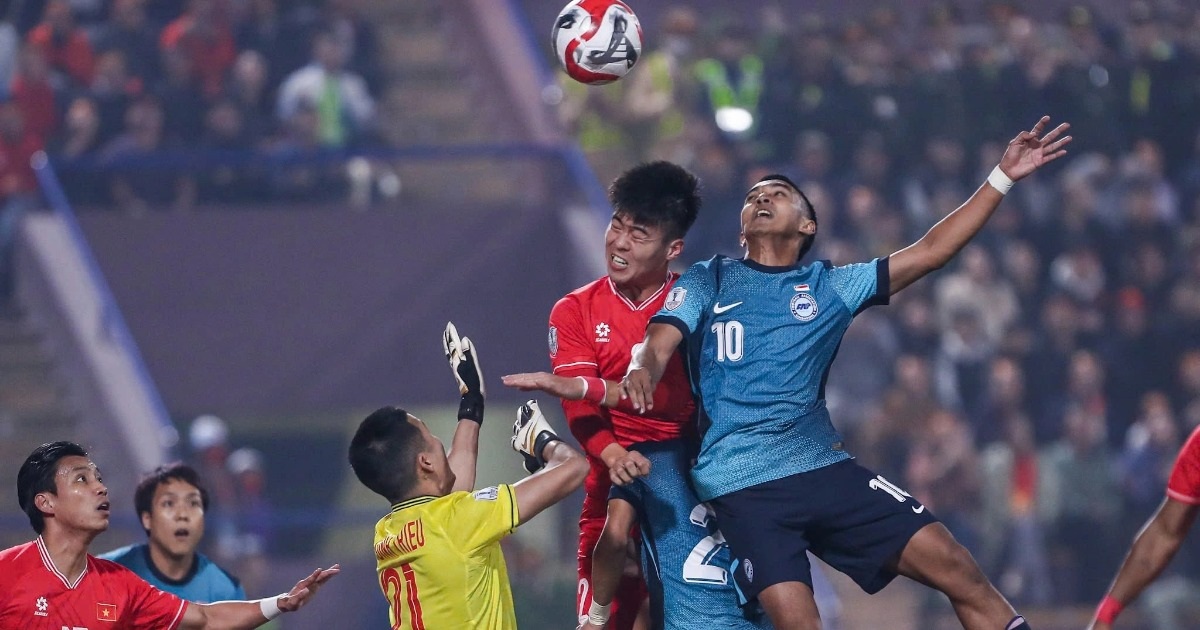 Thủ môn Đình Triệu bất ngờ nhập viện vì chấn thương tại AFF Cup