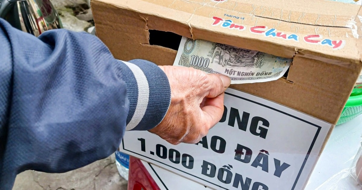 Tiệm mì 1.000 đồng đầy đủ rau, trứng ở "thành phố đáng sống"