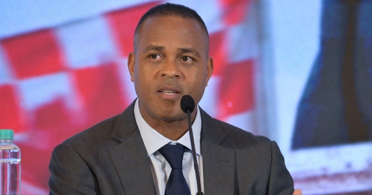 Tiết lộ mức lương của HLV Kluivert ở Indonesia: Thấp hơn Shin Tae Yong