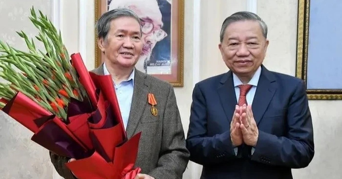 Tổng Bí thư Tô Lâm trao Huân chương Hồ Chí Minh tặng ông Đinh Thế Huynh