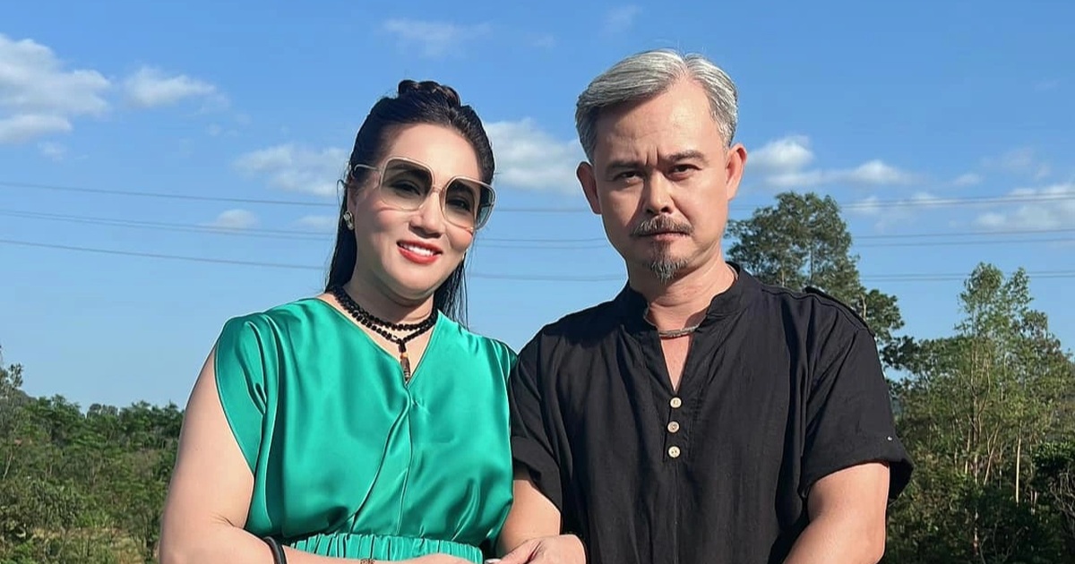 "Vợ" Quân Già của phim "Độc đạo" dọn nhà đến 2h sáng để đón Tết