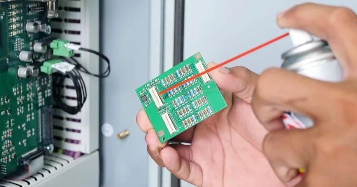 Xương bị tổn thương sau khi tiếp xúc với chất làm sạch máy tính