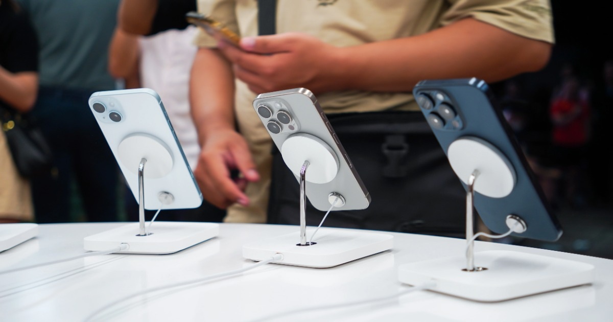 iPhone giảm giá tiền triệu, đại lý mở cửa bán hàng xuyên Tết