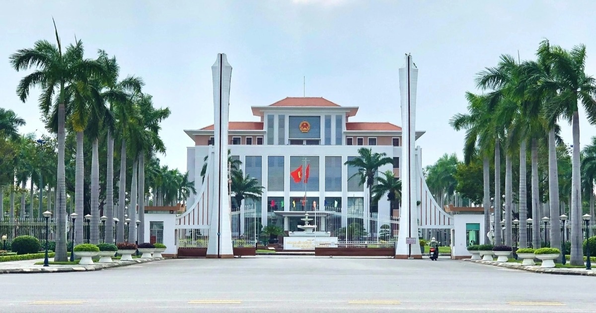 26 Cán Bộ Quảng Nam Xin Nghỉ Hưu Trước Tuổi: Vì Sức Mạnh Bộ Máy Lãnh Đạo 11 bí thư và phó bí thư huyện ở Quảng Nam xin nghỉ hưu trước tuổi