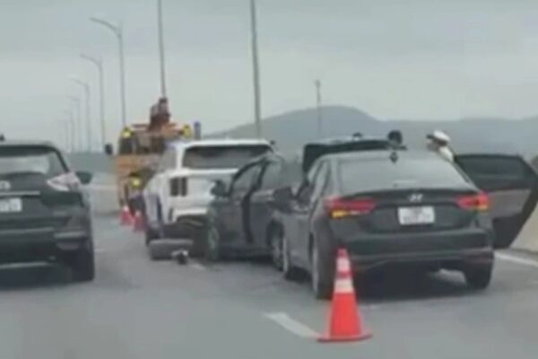 4 Ô Tô Va Chạm Liên Hoàn Gây Ùn Tắc Kéo Dài Trên Cao Tốc Mai Sơn – Quốc Lộ 45 4 ô tô va chạm liên hoàn, cao tốc qua Thanh Hóa ùn tắc
