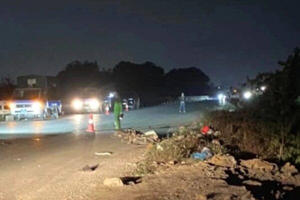 Ba học sinh lớp 8 gặp tai nạn nghiêm trọng khi đi xe máy, một em tử vong Ba học sinh lớp 8 đi xe máy gặp tai nạn, một em tử vong