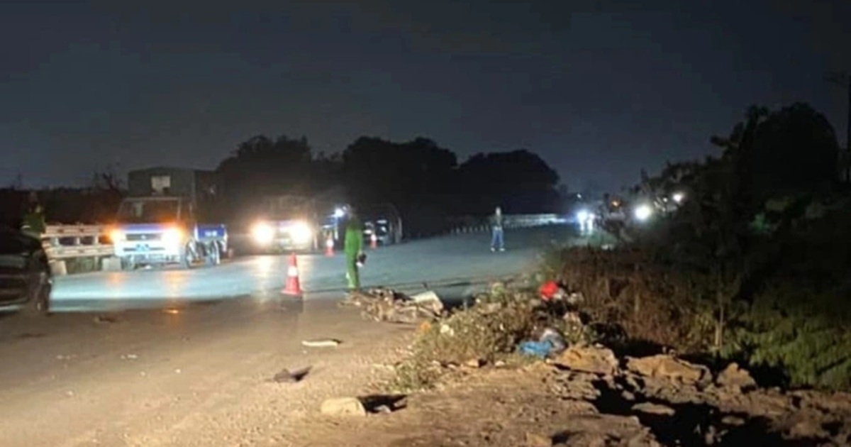 Ba học sinh lớp 8 đi xe máy gặp tai nạn, một em tử vong