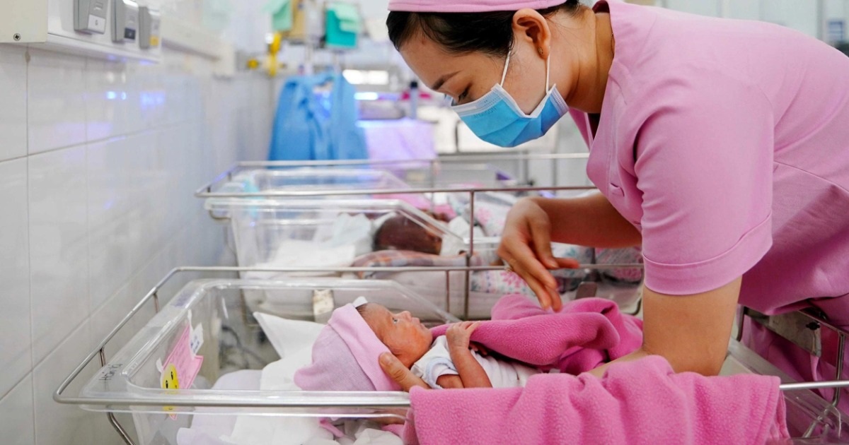 Bộ Chính trị đồng ý không xử lý kỷ luật trường hợp sinh con thứ ba Bộ Chính trị đồng ý "không kỷ luật những trường hợp sinh con thứ ba"