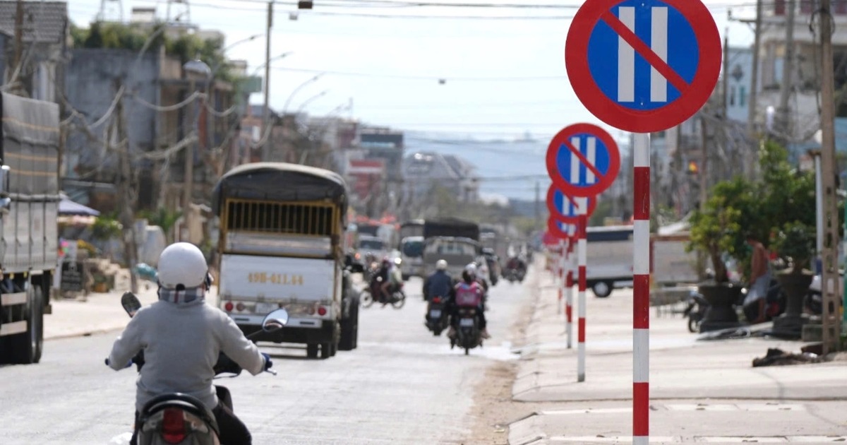 Giải pháp giao thông Lâm Đồng: Lý giải 23 biển cấm đỗ xe trên 1km đường Chính quyền lý giải việc 1km đường có 23 biển cấm đỗ xe ở Lâm Đồng