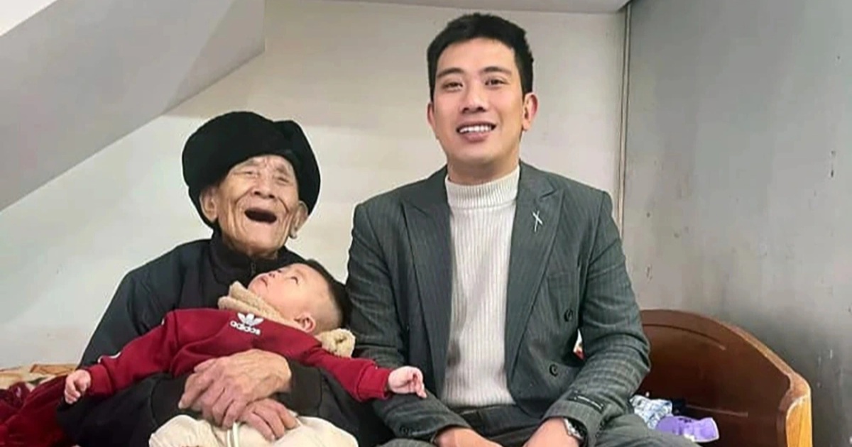 Cụ ông 112 tuổi tự chống gậy đi dự lễ mừng thọ, than "sống lâu quá"