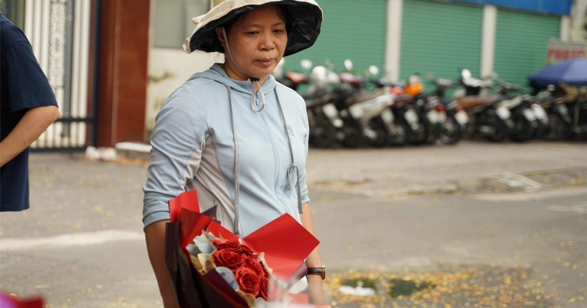 Hoa Valentine 2025: Đằng Sau Những Bó Hoa Tình Yêu Đắng lòng chuyện bán hoa ngày Valentine