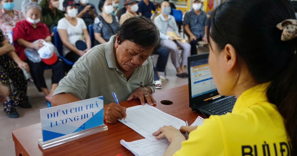 Điều kiện để nghỉ việc hưởng lương hưu trong năm 2025