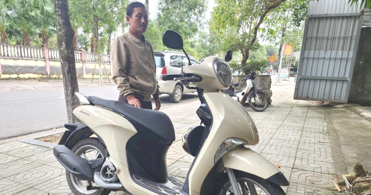 Du Khách Thổ Nhĩ Kỳ Bỏ Hai Chiếc Xe Máy Tại Quảng Ngãi, Chủ Xe Nhận Lại Sau Thủ Tục Du khách thuê xe, gửi định vị cho chủ tìm: Vất vả vì xe chưa sang tên