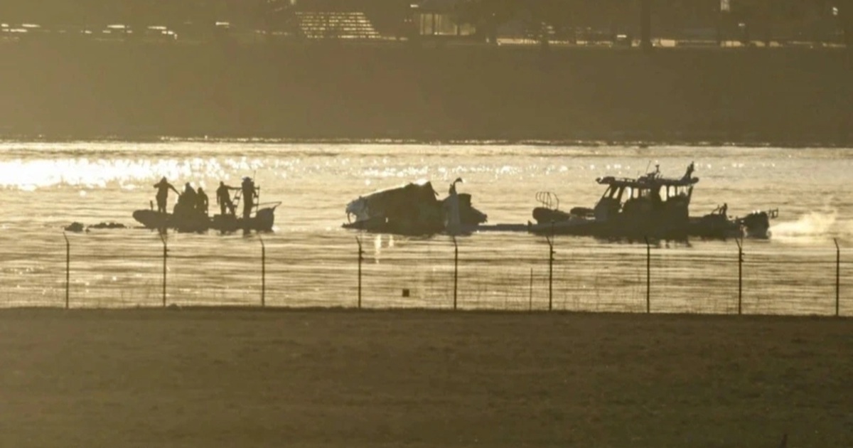 Lãnh đạo Việt Nam gửi điện thăm hỏi vụ tai nạn máy bay xảy ra tại Mỹ