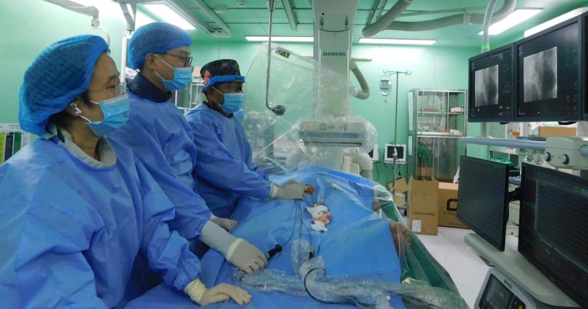 Bệnh viện Cần Thơ thành công trong điều trị rối loạn nhịp tim với kỹ thuật triệt đốt điện sinh lý Người phụ nữ nhập viện với nhịp tim lên đến 160 lần/phút, liên tục ngất