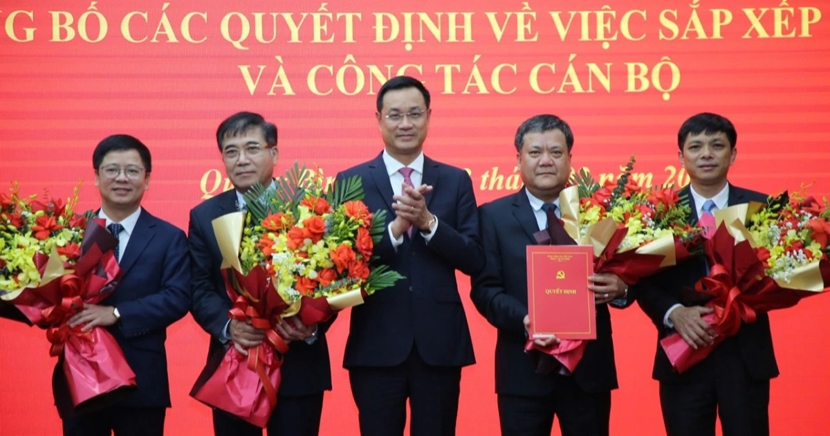 Quảng Bình Công Bố Quyết Định Sắp Xếp Bộ Máy và Nhân Sự Cấp Cao Quảng Bình công bố lãnh đạo chủ chốt một số đơn vị khi sắp xếp bộ máy